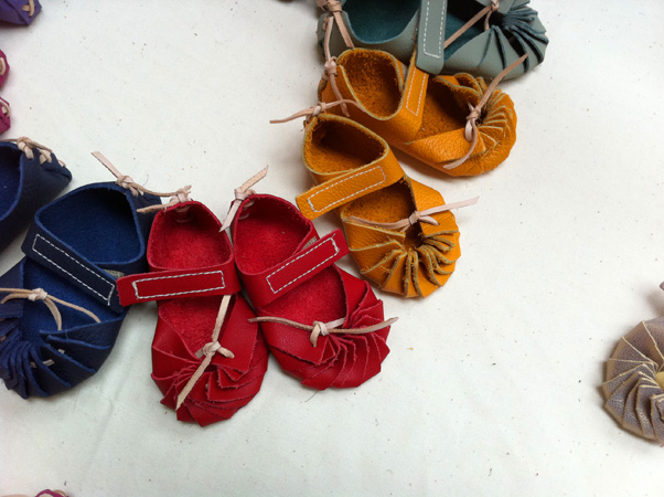Stunning handmade leather baby shoes by http:.allaboutheidi ...
